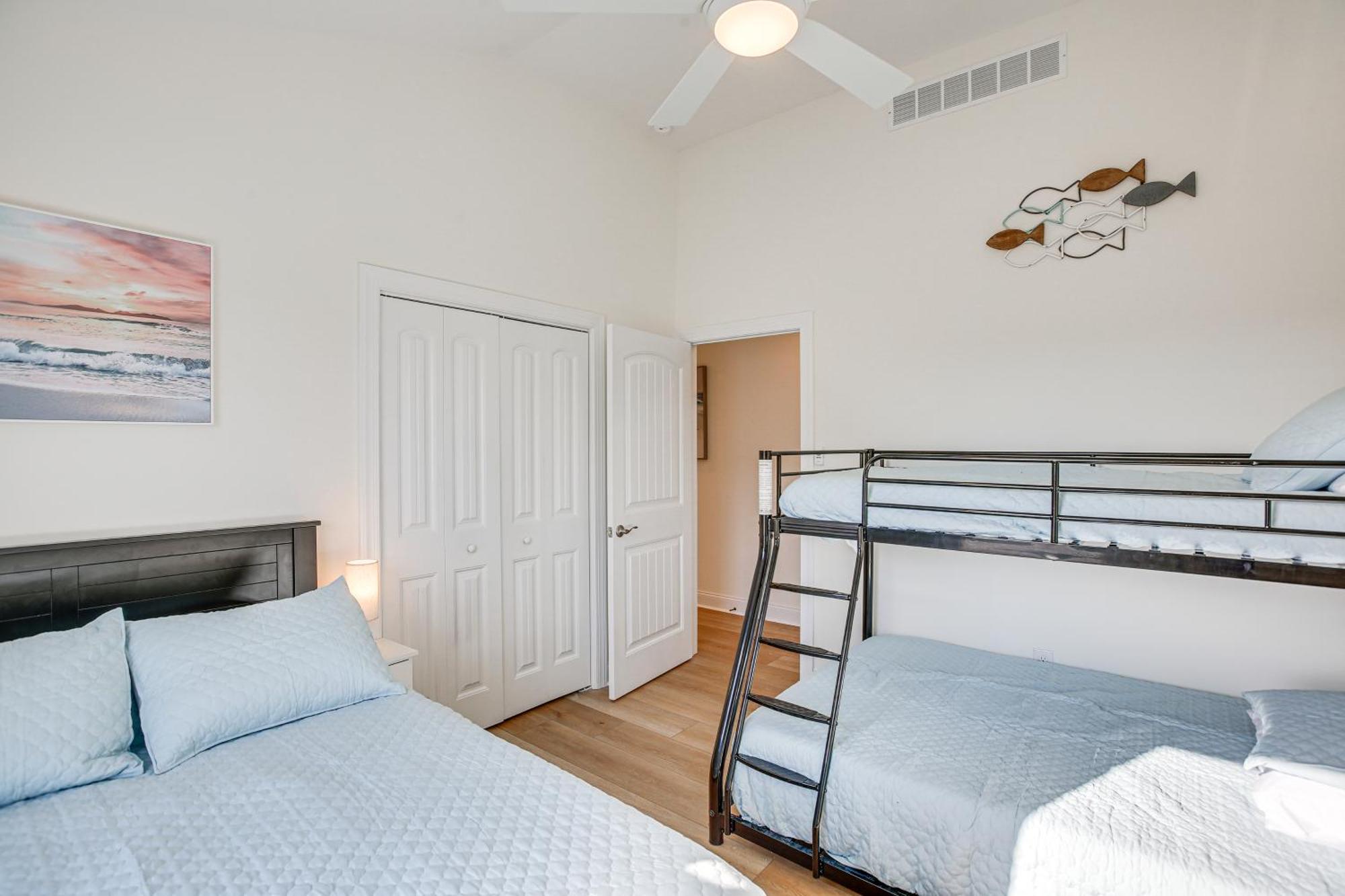 Spacious Wildwood Condo Walk To Beach! Exterior photo
