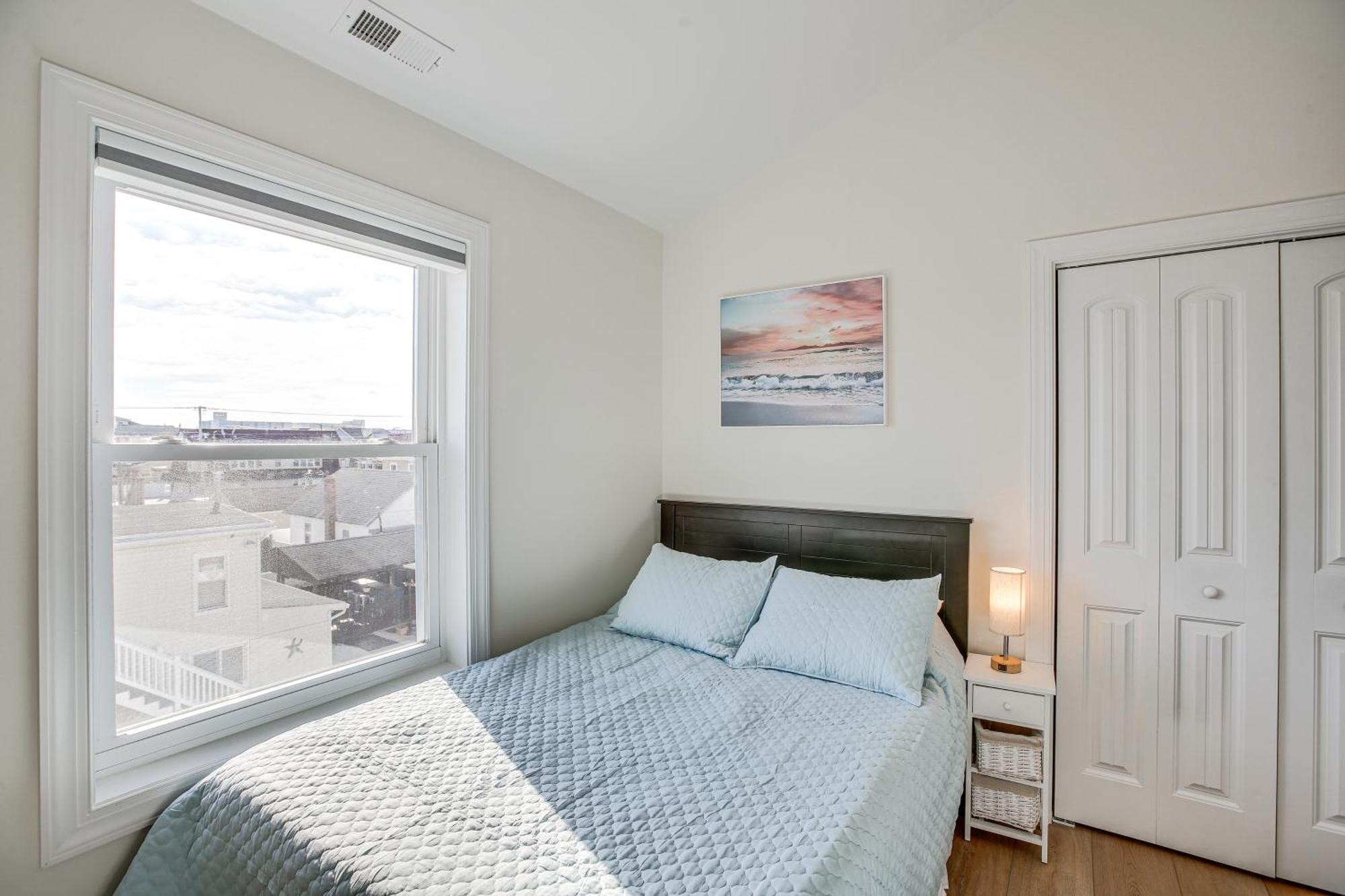 Spacious Wildwood Condo Walk To Beach! Exterior photo